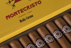 New Montecristo Media Corona  